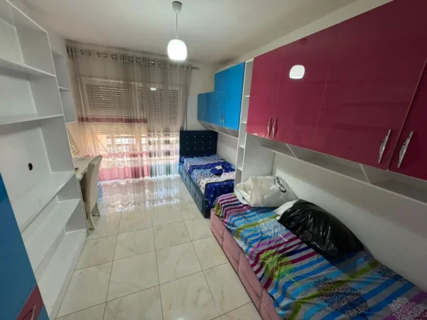 Tirane, jepet me qera apartament 2+1 Kati 2, 