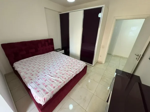 Tirane, jepet me qera apartament 2+1 Kati 2, 