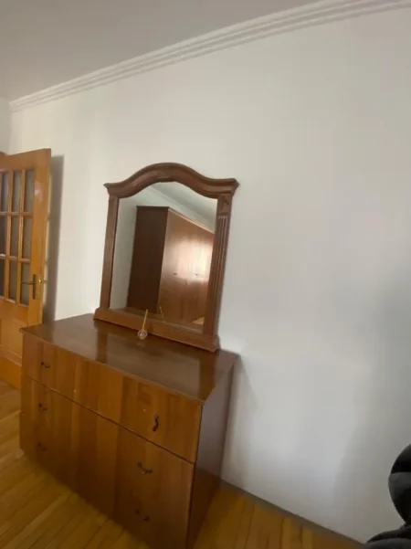 Tirane, jepet me qera apartament 2+1 , 121 m² 600 € (LAPRAKE)