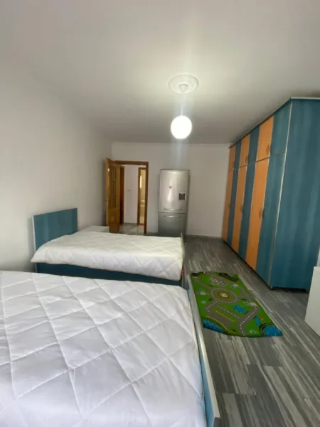 Tirane, jepet me qera apartament 2+1 , 121 m² 600 € (LAPRAKE)