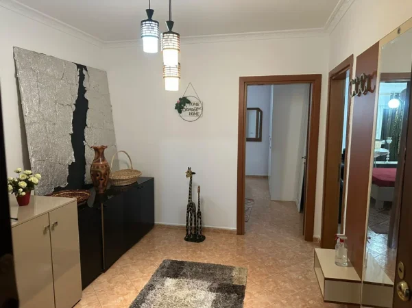 Tirane, jepet me qera 2+1 , 115 m² 700 € (Zogu i Zi)
