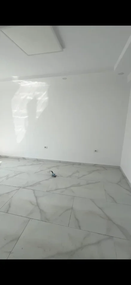 Tirane, jepet me qera zyre Kati 2, 50 m² 500 € (RRUGA E DIBRES)