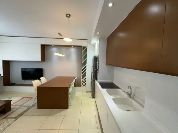 Tirane, jepet me qera apartament 1+1 Kati 4, 70 m² 580 € (5 Maji)