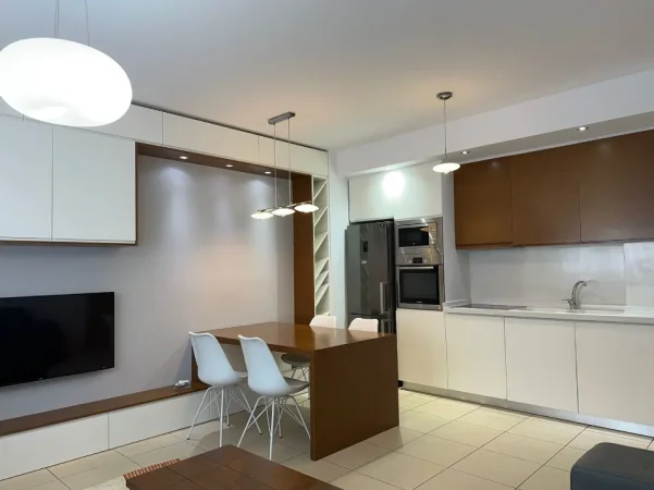 Tirane, jepet me qera apartament 1+1 Kati 4, 70 m² 580 € (5 Maji)