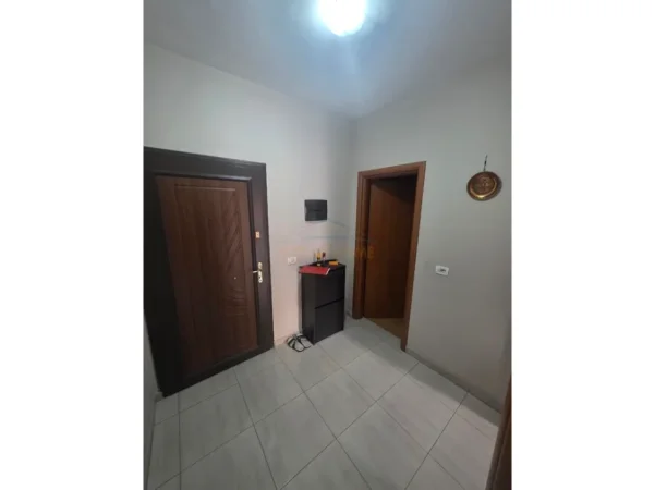 Tirane, shitet apartament 1+1 Kati 3, 71 m² 125.000 € (Unaza e Re)