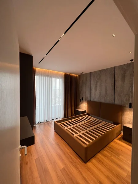 Tirane, jepet me qera apartament 1+1 Kati 7, 