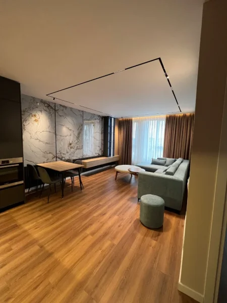 Tirane, jepet me qera apartament 1+1 Kati 7, 