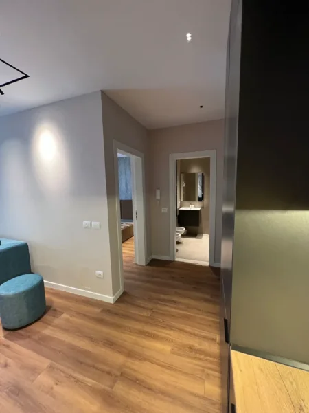 Tirane, jepet me qera apartament 1+1 Kati 7, 