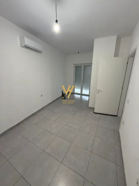 Tirane, jepet me qera zyre Kati 2, 100 m² 720 € (RRUGA E BOGDANEVE)