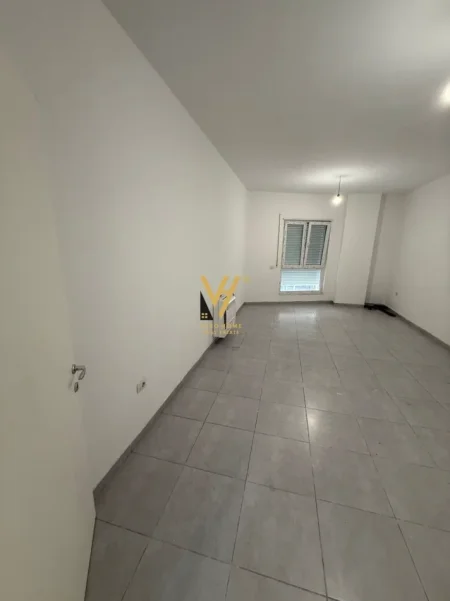 Tirane, jepet me qera zyre Kati 2, 100 m² 720 € (RRUGA E BOGDANEVE)