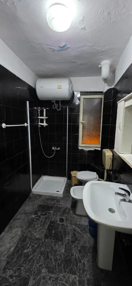 Tirane, shitet apartament 1+1 Kati 4, 52 m² 110.000 € (Brryli)