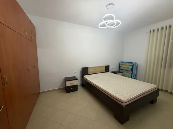 Tirane, jepet me qera apartament 1+1+Ballkon Kati 3, 69 m² 550 €