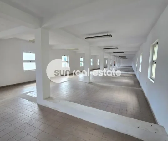 Shkoder, jepet me qera ambjent biznesi Kati 0, 1.400 m² 1.200 € (AFER RESTORANT SHQIPONJA)
