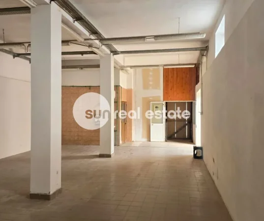 Shkoder, jepet me qera ambjent biznesi Kati 0, 1.400 m² 1.200 € (AFER RESTORANT SHQIPONJA)