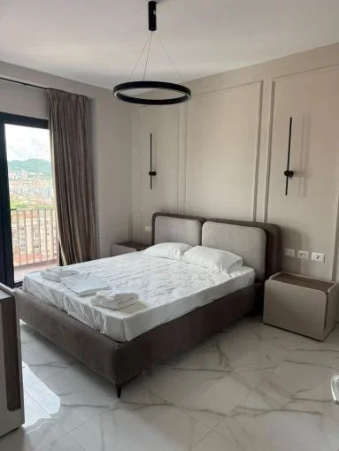 Tirane, jepet me qera apartament 3+1+Ballkon Kati 15, 125 m² 1.600 € (21 Dhjetori, tek Garden Building)