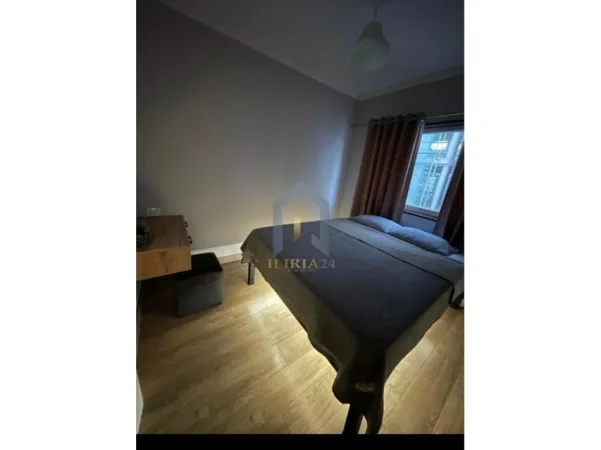 Tirane, jap me qera apartament 1+1+Ballkon Kati 2, 65 m² 650 € (Apartament 1+1 me qira tek Sheshi Willson)