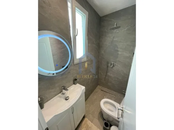 Tirane, jap me qera apartament 1+1+Ballkon Kati 2, 65 m² 650 € (Apartament 1+1 me qira tek Sheshi Willson)