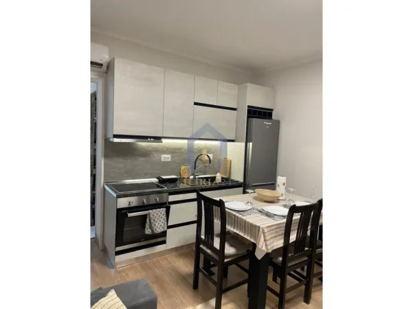Tirane, jap me qera apartament 1+1+Ballkon Kati 2, 65 m² 650 € (Apartament 1+1 me qira tek Sheshi Willson)