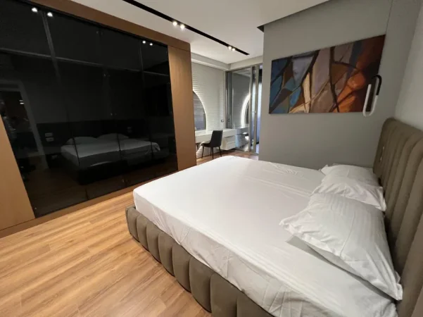 Tirane, jepet me qera apartament 2+1+Aneks+Ballkon Kati 4, 2.000 € (stadiumi dinamo , sheshi willson)