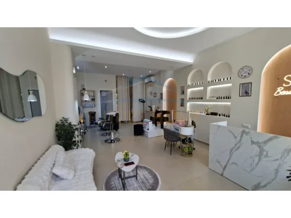 Tirane, jepet me qera ambjent biznesi Kati 0, 40 m² 1.500 € (Rruga e Kavajës)