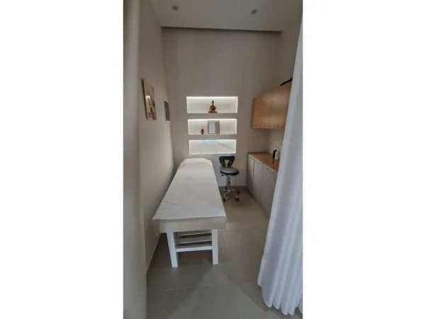 Tirane, jepet me qera ambjent biznesi Kati 0, 40 m² 1.500 € (Rruga e Kavajës)