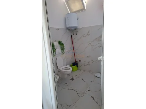 Tirane, jepet me qera ambjent biznesi Kati 0, 40 m² 1.500 € (Rruga e Kavajës)