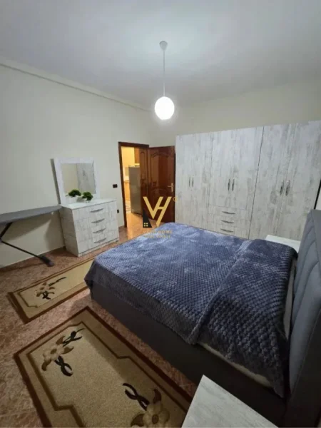 Tirane, jepet me qera apartament 1+1+Ballkon Kati 1, 60 m² 400 € (JORDAN MISJA)