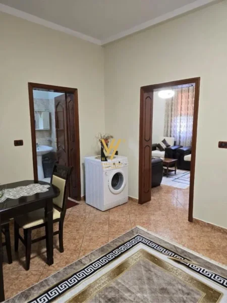 Tirane, jepet me qera apartament 1+1+Ballkon Kati 1, 60 m² 400 € (JORDAN MISJA)