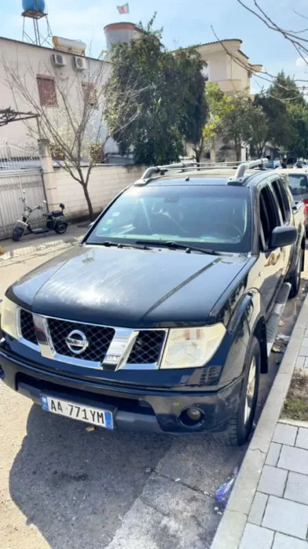 Tirane, shitet Pick-Up Nissan Navara Nafte, e zeze Kondicioner 320.000 km