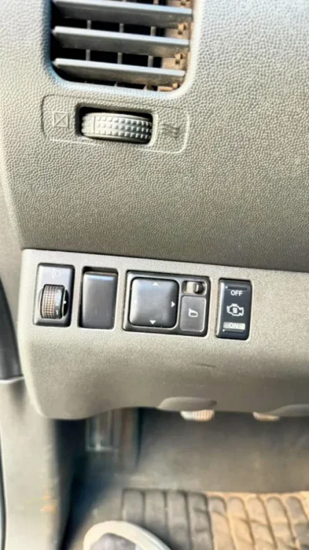 Tirane, shitet Pick-Up Nissan Navara Nafte, e zeze Kondicioner 320.000 km