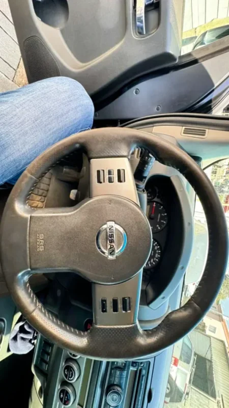 Tirane, shitet Pick-Up Nissan Navara Nafte, e zeze Kondicioner 320.000 km