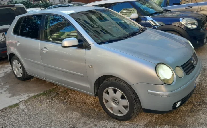 Tirane, shes makine Volkswagen Polo 1.4 Nafte, 2000€