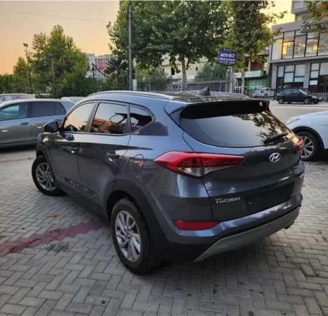 Fier, shes makine Hyundai Tucson Nafte, gri e erret automatik Klima 190.000 km 12.300 €