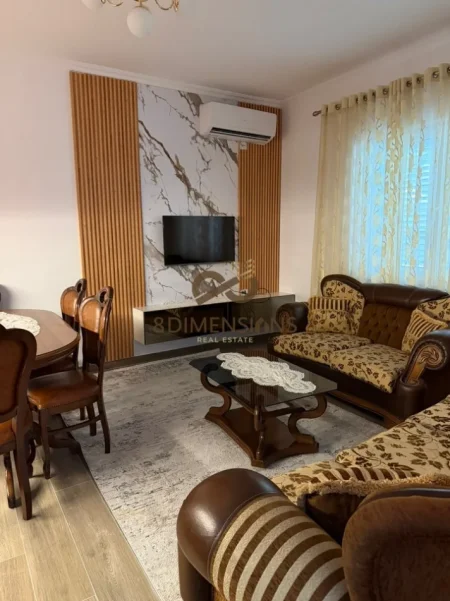 Tirane, jepet me qera apartament 2+1+Ballkon Kati 1, 110 m² 600 € (bulevardi i ri)