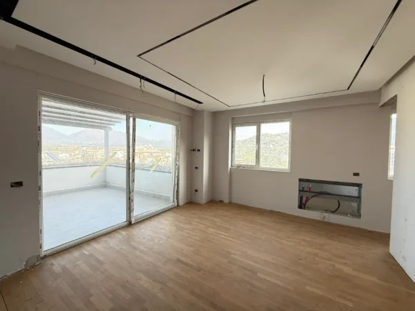 Tirane, shitet apartament+verande | Penthouse 3+1 , 352 m² 700.000 € (Liqeni i Thatë)