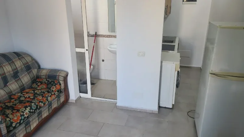 Tirane, jepet me qera garsonier 1+1 , 40 m² 250 € (Rruga Mihal Grameno)