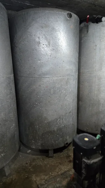 Tirane, shes Shiten depozita 3000 litra 400 €