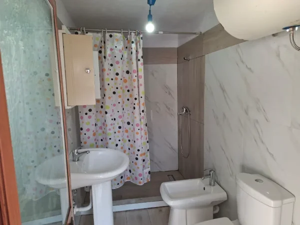 Tirane, jepet me qera apartament 1+1 Kati 1, 53 m² 450 € 