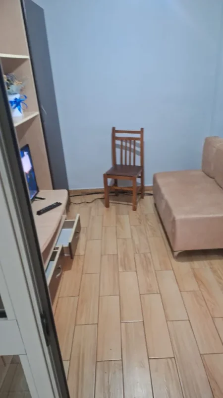 Tirane, jepet me qera apartament 1+1 Kati 1, 53 m² 450 € 