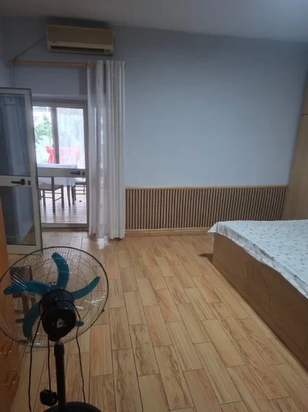 Tirane, jepet me qera apartament 1+1 Kati 1, 53 m² 450 € 