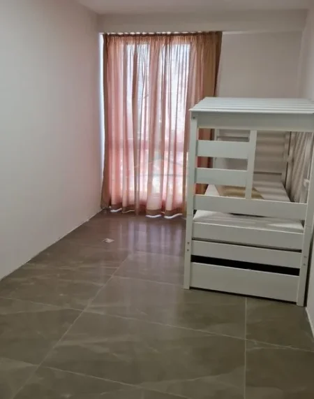 Tirane, jepet me qera apartament 3+1 , 115 m² 750 € (Fusha e Aviacionit)