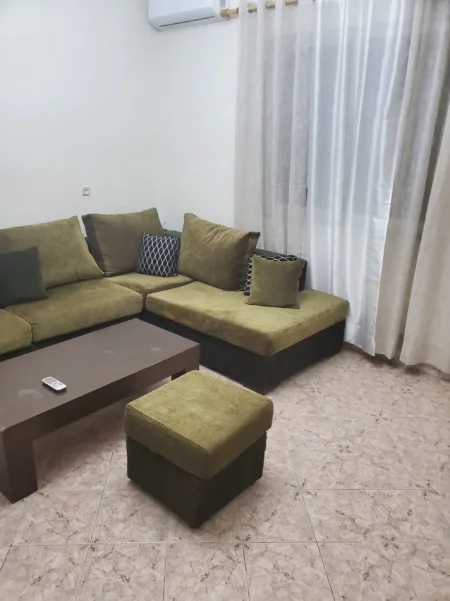 Tirane, jepet me qera apartament 2+1+Ballkon Kati 1, 85 m² 450 € 