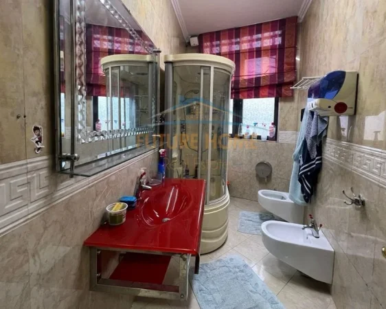 Tirane, jepet me qera apartament 2+1 , 125 m² (Zogu i Zi)