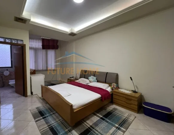 Tirane, jepet me qera apartament 2+1 , 125 m² (Zogu i Zi)