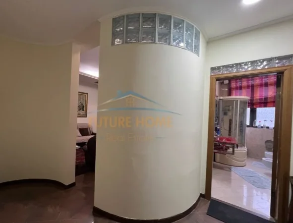 Tirane, jepet me qera apartament 2+1 , 125 m² (Zogu i Zi)