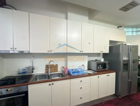 Tirane, jepet me qera apartament 2+1 , 125 m² (Zogu i Zi)
