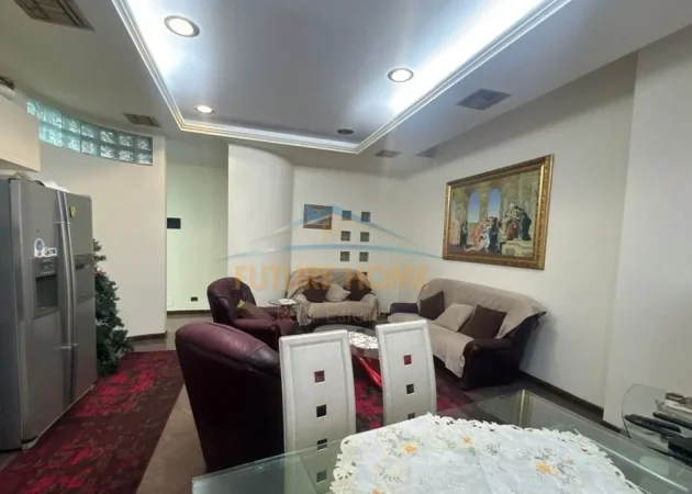 Tirane, jepet me qera apartament 2+1 , 125 m² (Zogu i Zi)