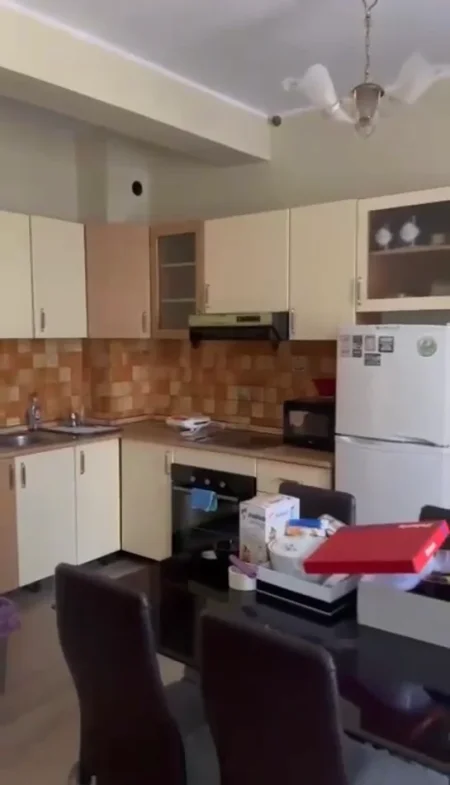 Tirane, jepet me qera apartament 1+1 Kati 2, 70 m² 500 € (Ministria e Jashtme ,Brryli)