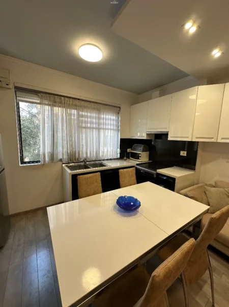 Tirane, jepet me qera apartament 1+1 Kati 2, 60 m² 570 € (Brryli, prane Bar Votra)