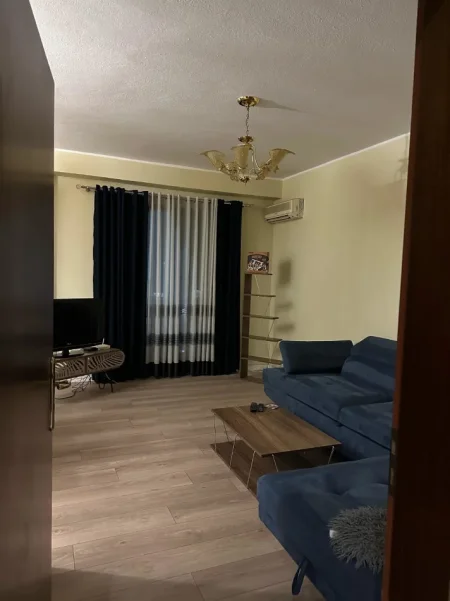 Tirane, jepet me qera apartament 1+1 Kati 1, 70 m² 500 € 